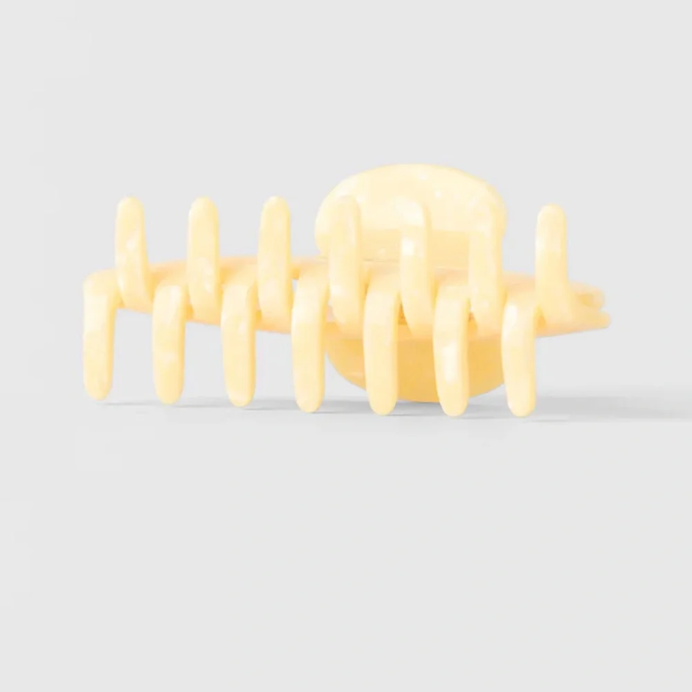 90’s Claw Clip - Candlelight Yellow - Picture 2 of 3